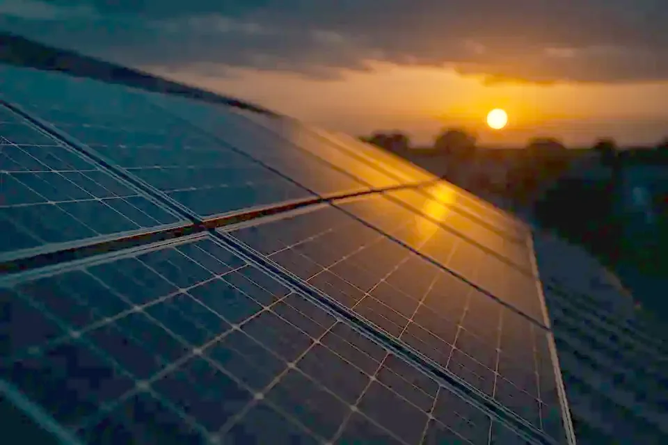 Como financiar energia solar sem comprometer o orçamento da sua casa