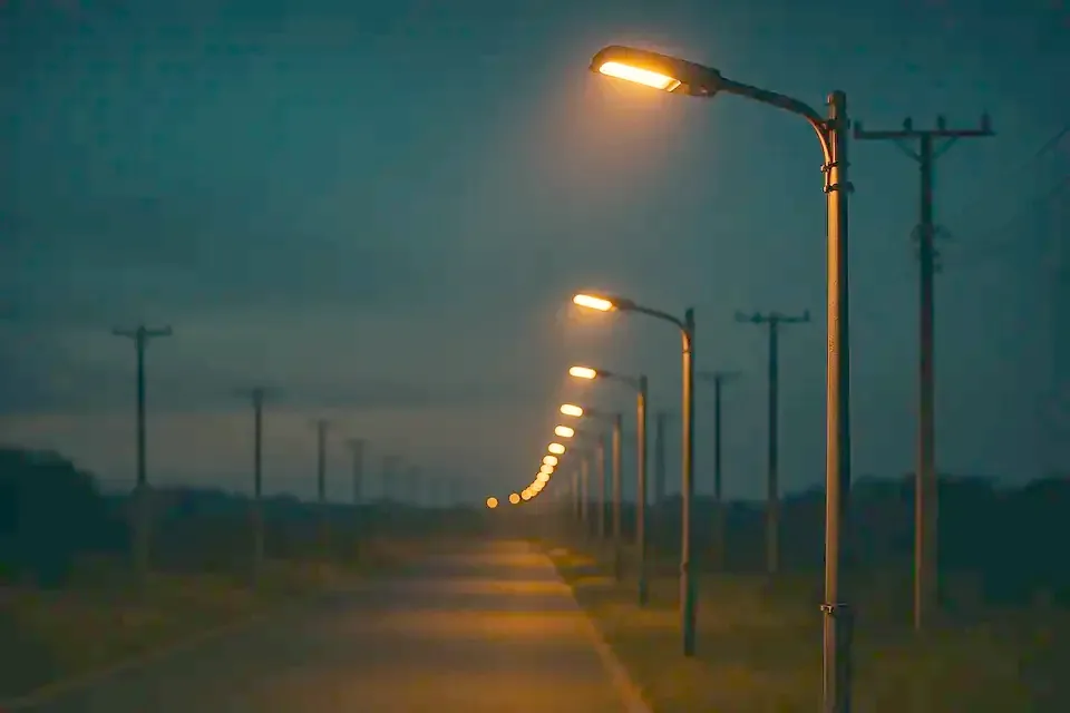 Quem paga a conta? Entendendo a responsabilidade pela infraestrutura elétrica em loteamentos